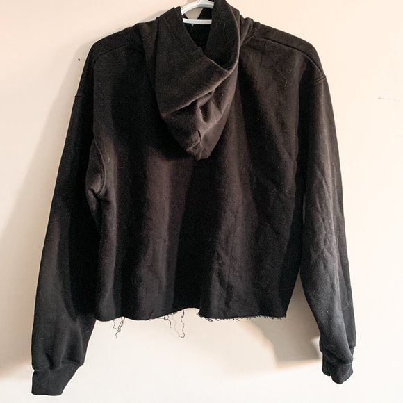 Cropped Black Sweater (L) - Picture 2 of 3
